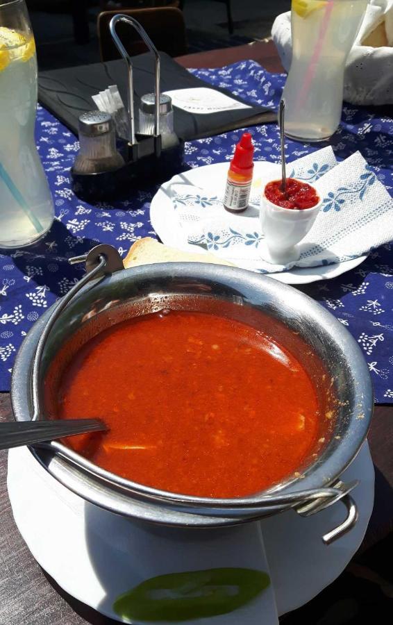 Tassi Halaszcsarda - Sueger Haz * Tass